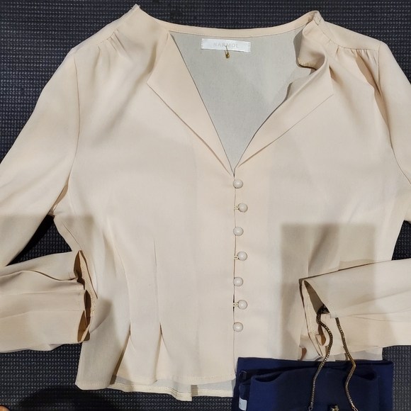 Pin-Tuck pleated Button Down Blouse - Picture 2 of 4